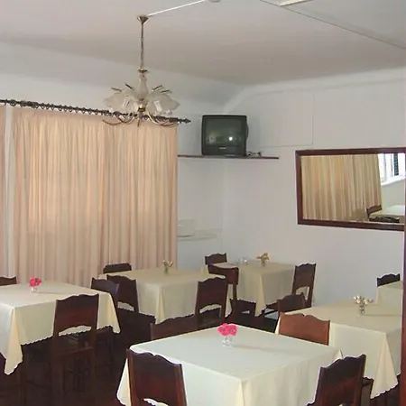 בית הארחה Pensao Astoria פונשל