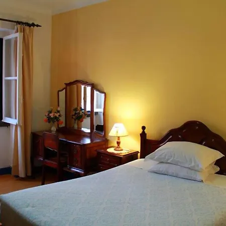 בית הארחה Pensao Astoria פונשל